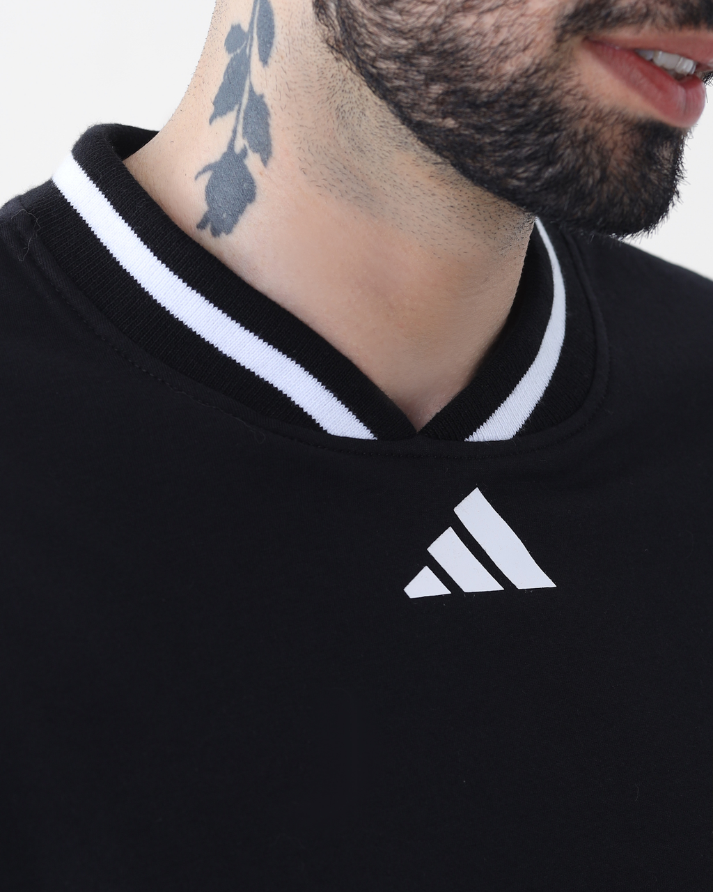 Adi V-neck T shirt - Black