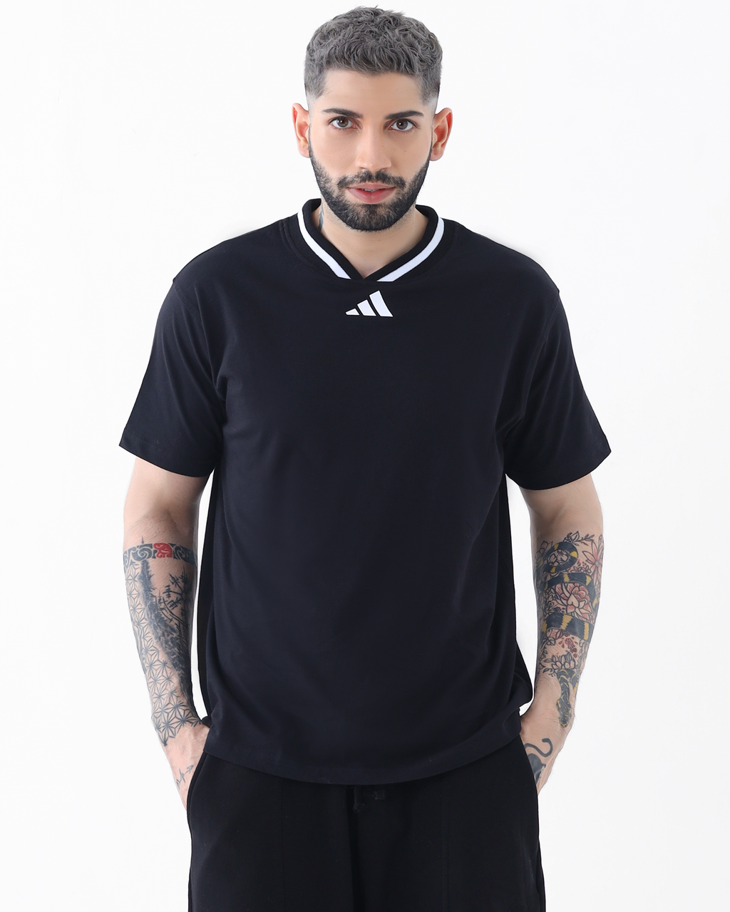 Adi V-neck T shirt - Black
