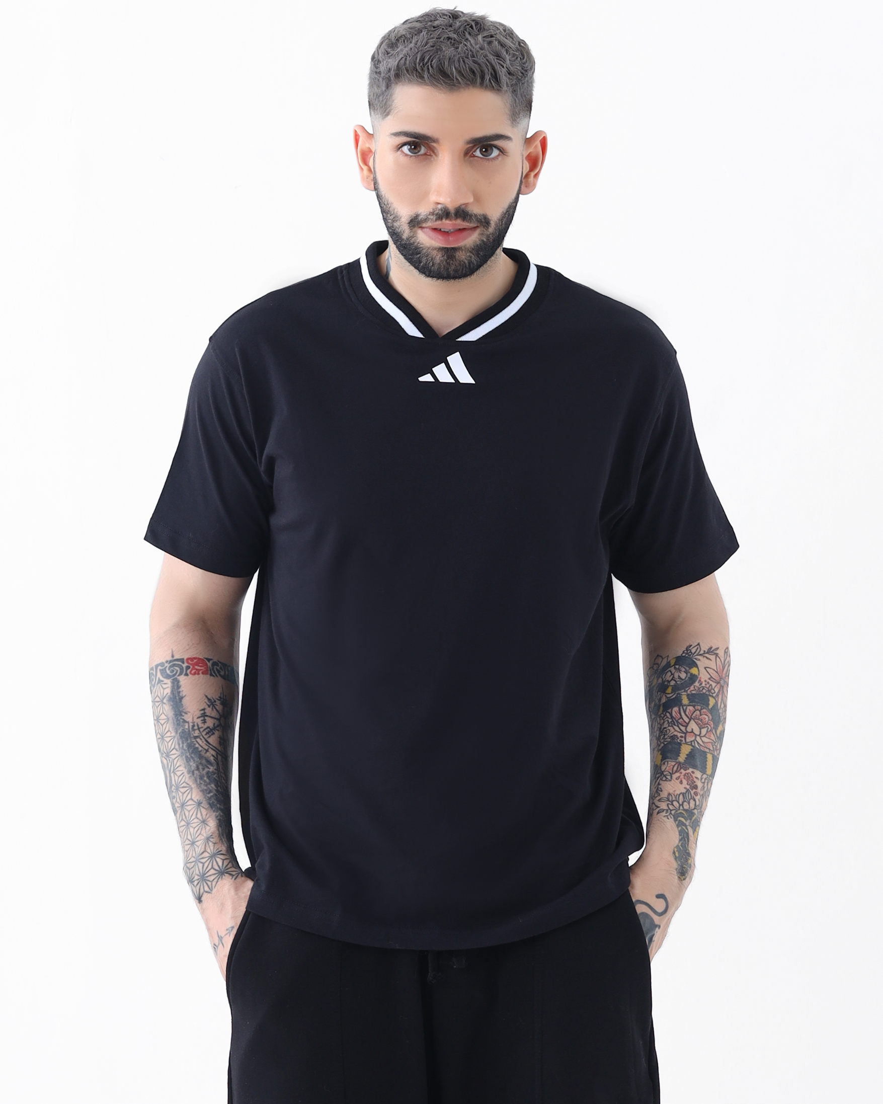 Adi V-neck T shirt - Black