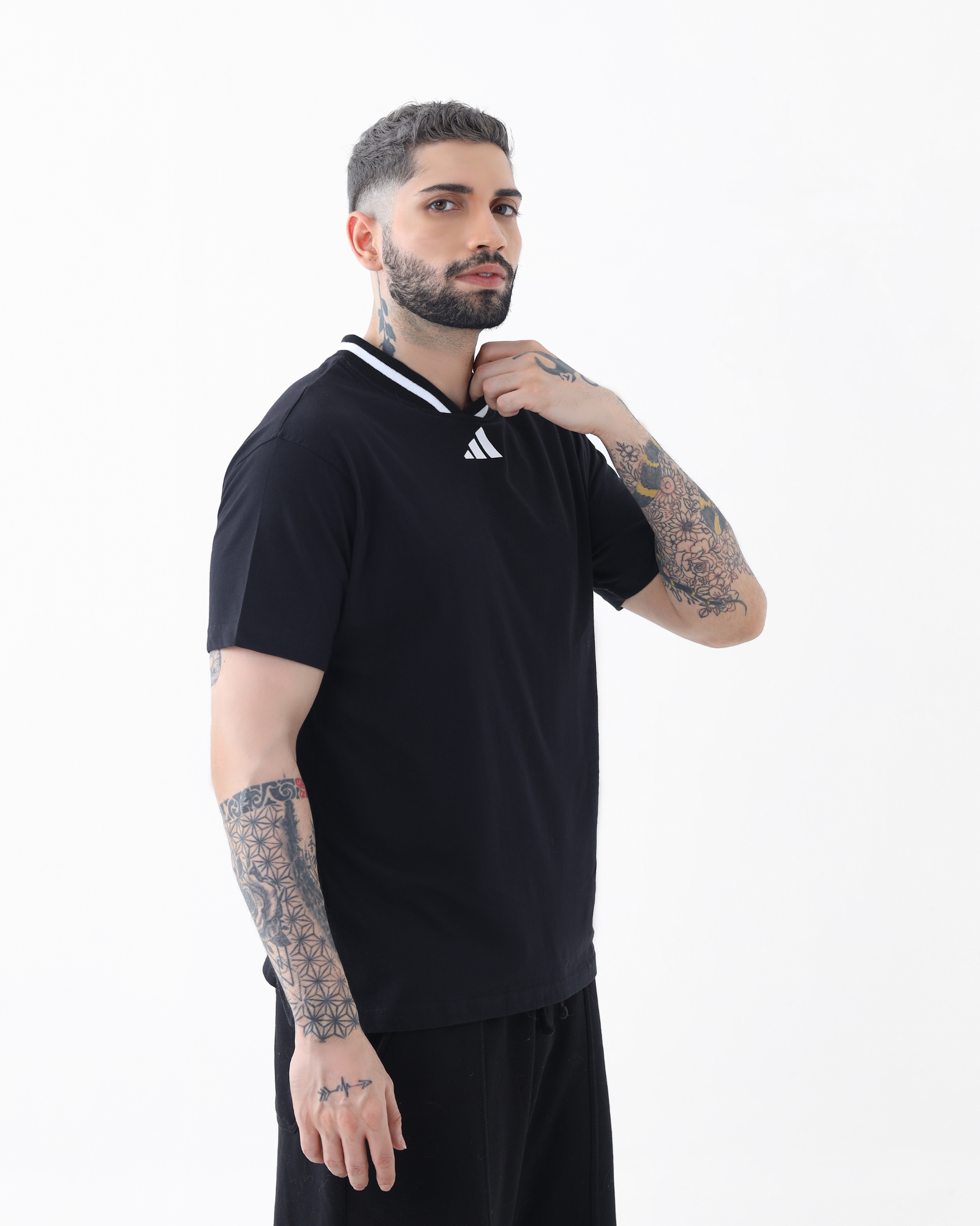 Adi V-neck T shirt - Black